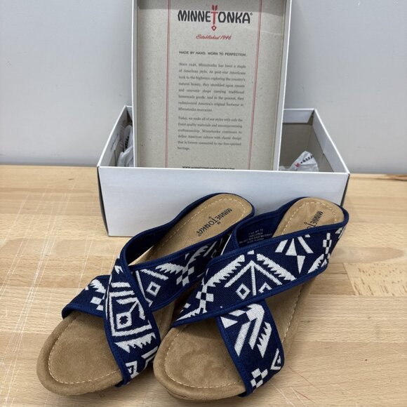 Minnetonka Womens 11 Sandals Lainey Blu White Aztec Criss Cross Cork Wedge Studs - Picture 10 of 11